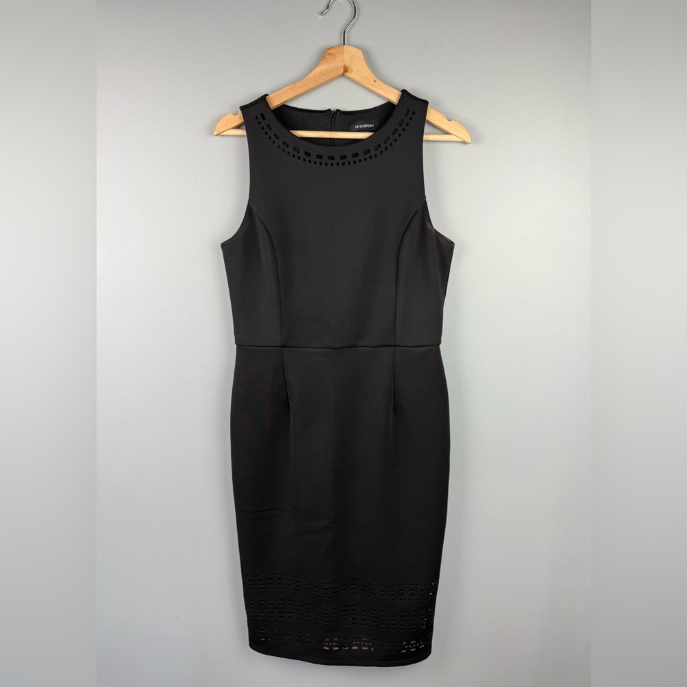 Le Chateau Medium Sleeveless Midi Dress